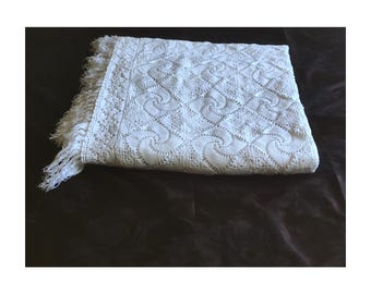 White cotton bedspread, Old crochet bedspread, white cotton bedspread, sofa throw