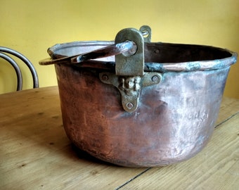 Antiker großer Kessel aus Kupfer und Bronze, Marmeladenbecken mit Henkel, Blumentopf, Pflanzenhalter, Kupferpflanzer, Retro-Dekoration