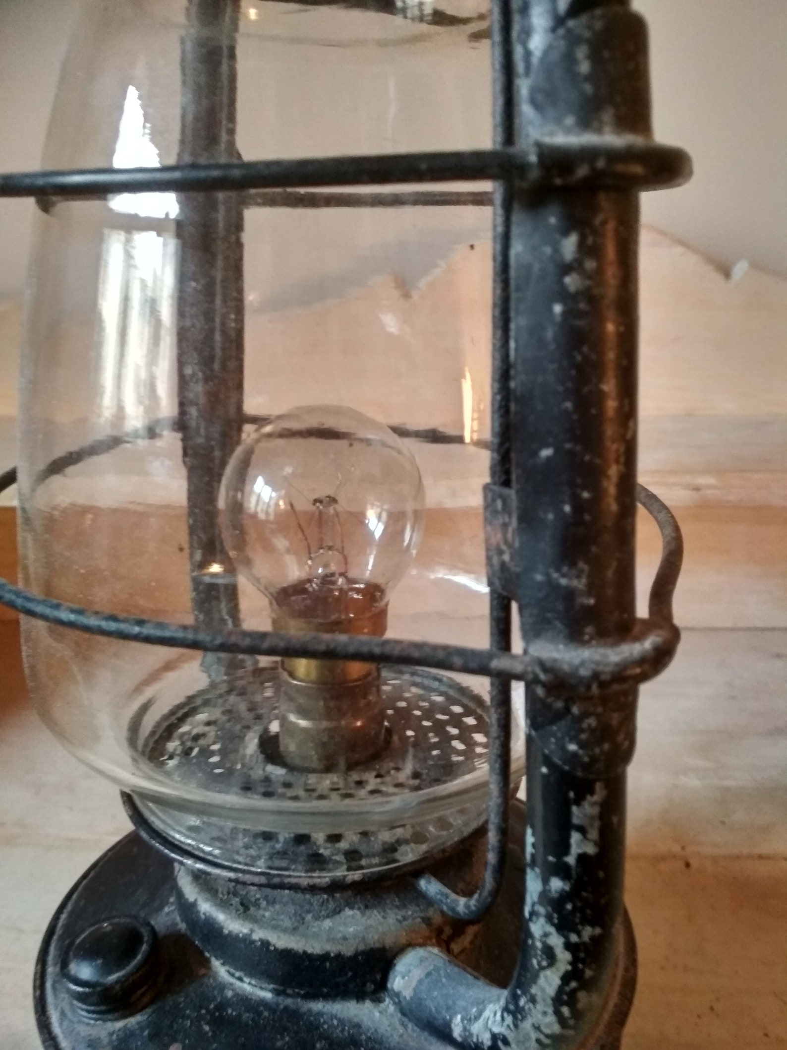 Ancienne lampe à pétrole électrifiée grande lampe tempête Etsy 日本