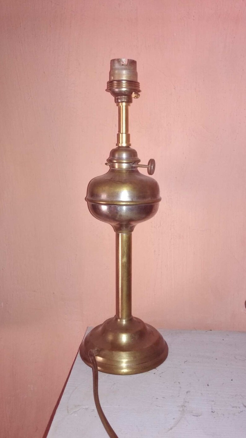 Ancienne lampe colonne à pétrole en laiton montée en lampe Etsy Ancienne lampe colonne à pétrole en laiton montée en lampe Etsy