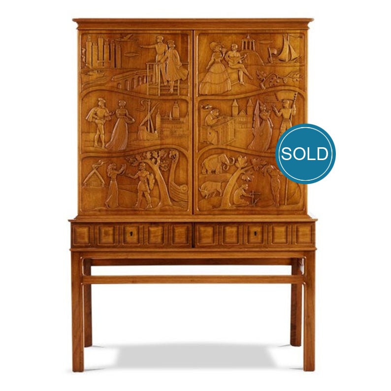 Cabinet Sculpté Kavalkad de Eugen Höglund.