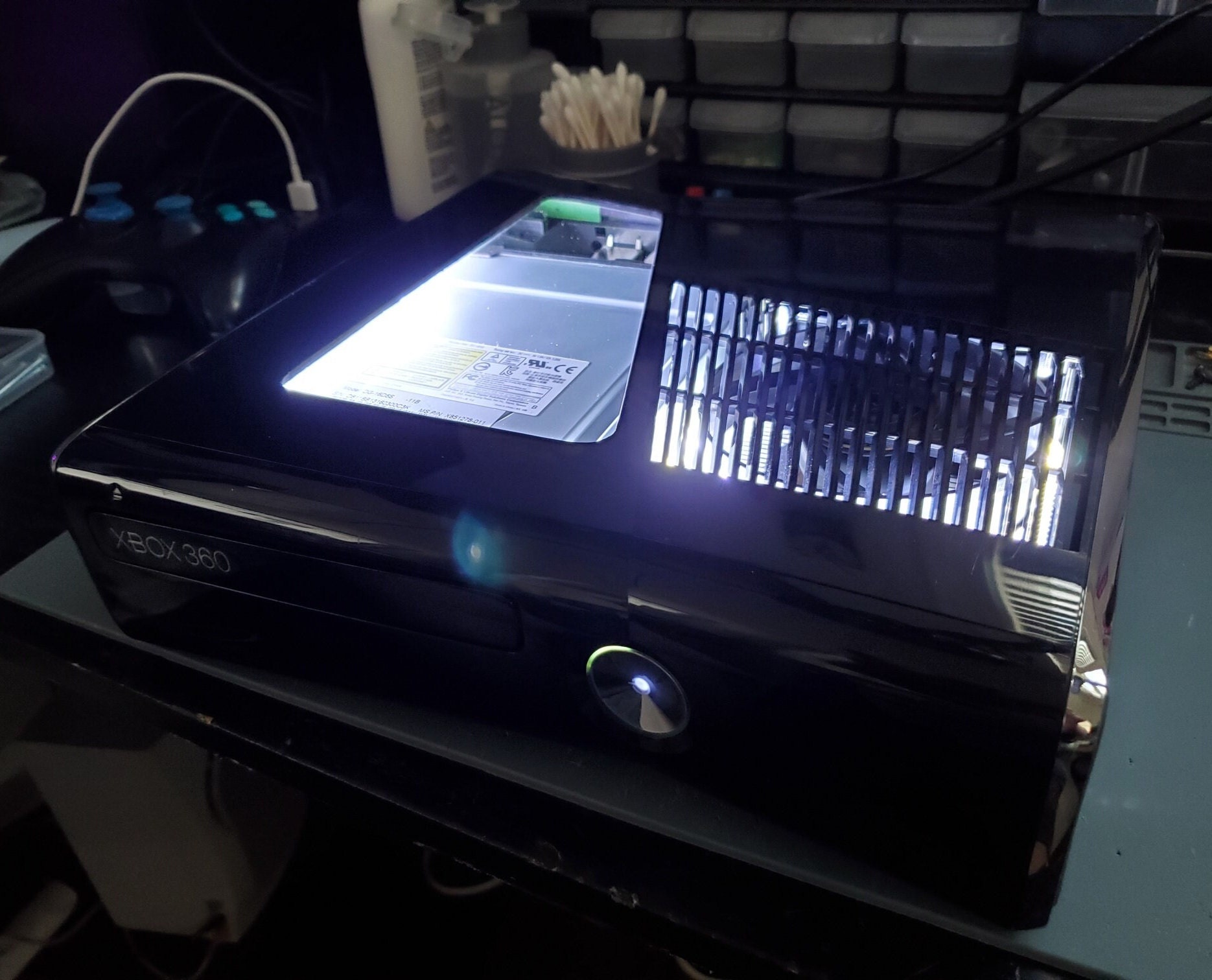Modded RGH Xbox 360 S Piano Gloss Black Edition 250GB HDD - video