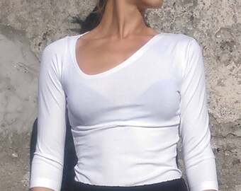 Asymmetric Neckline Fitted Top: Minimalist 3/4 Sleeve Shirt