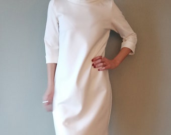Vestido blanco elegante con cuello minimalista: vestido de novia sencillo, hecho a medida