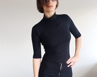 Top minimalista de cuello alto para guardarropa: Camisa enrollable de media manga para mujer, estilo Audrey Hepburn