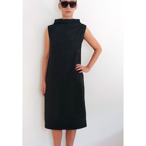 Audrey Hepburn Minimalistic Sleeveless Dress, Simple, Elegant Stand-up Collar