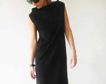 Elegant Minimalist Black Maxi Dress: Minimalist High Collar Evening Gown