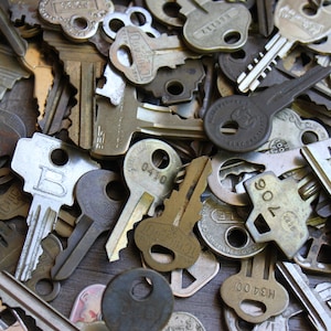 Vintage Keys Mystery Lot of 10 or 25