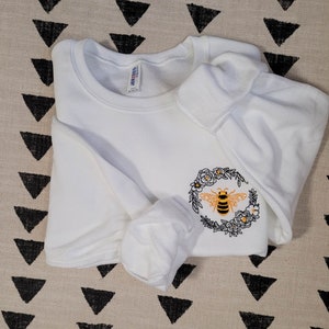 Floral Bee Embroidery Crewneck Sweatshirt - Save the Bees
