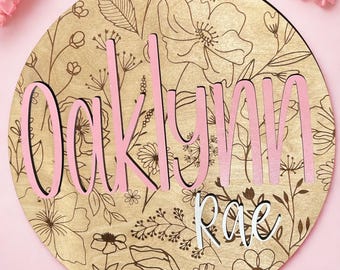 Personalisiertes Namensschild mit Blumengravur - Benutzerdefinierte Kinderzimmerdekoration