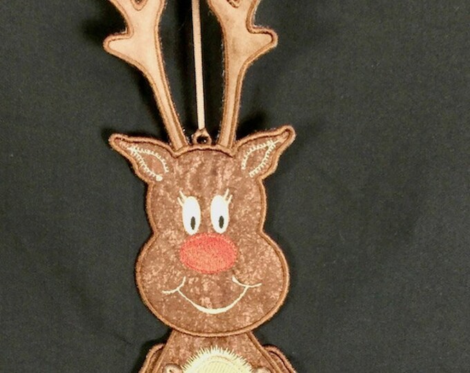 Reindeer Project makes 18" or 15" size. Requires minimum 5"x7" hoop size