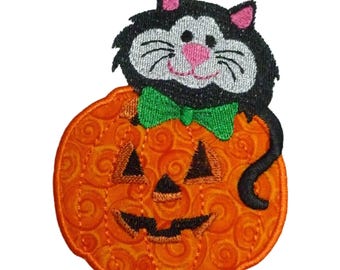 Halloween Appliqué Story – 10 Machine Embroidery Designs for 4x4 Hoop. Appliqué designs for Halloween featuring ghost, pumpkin, and more