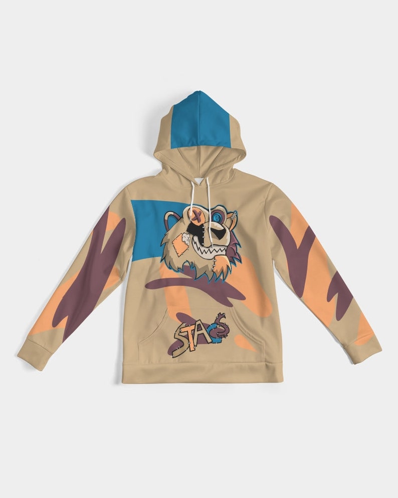 Puede incluir: Sudadera con capucha de color beige con un dise&ntilde;o de oso de dibujos animados. El oso tiene un ojo y una boca cosidos, con detalles azules y naranjas. La capucha es azul y beige, y las mangas tienen dise&ntilde;os naranjas y marrones. La palabra "STA" est&aacute; impresa en la parte delantera.