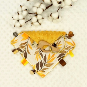 Tag Lovey con simpatico giocattolo massaggiagengive in legno, opzioni di carta stropicciata, giocattolo sensoriale Minky per la prima volta della pancia del bambino, coperta con tag nastro Doudou