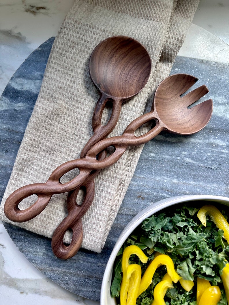 Pinzas de ensalada de madera retorcidas, pinzas de cocina para servir, herramienta de cocina no tóxica, regalo para ella o mamá, esencial de cocina, regalo de cocina hecho a mano