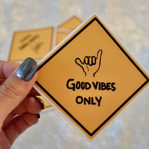 Good Vibes Alleen Sticker || Waterfles Sticker | Leuke Sticker | Cadeau voor | Laptop Sticker | MacBook Sticker | Hydrofles Sticker