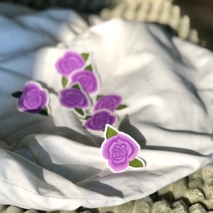 Etiqueta roxa da flor de Rosa || Etiqueta da garrafa de água | Adesivo bonito | Presente para | adesivo para laptop | etiqueta do MacBook | Adesivo Hydro Flask