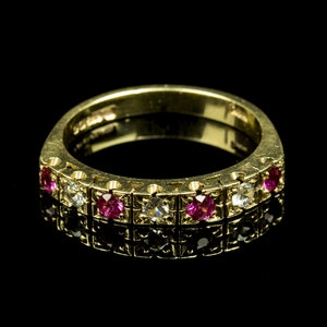 Blendende 9ct Gelbgold Rubin & weiß Spinell halbe Ewigkeit Ring, c1975, hergestellt in England