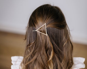 Dreieckige goldfarbene Haarspange // dreieckiger Haarclip //  Haarschmuck // dreieckige Haarspange // Geschenk für Sie