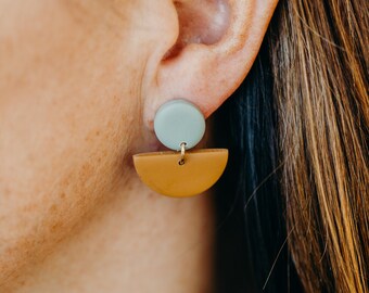 zweifarbige leichte Ohrringe aus Polymer Ton // TAMARA Ohrringe in mint und cognac //runde Ohrringe mit Halbkreis