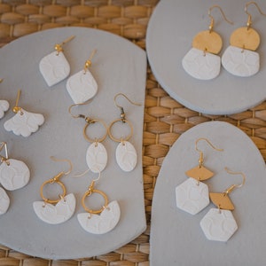 Polymer Clay Ohrringe, gemustert, Ohrringe, Clay Ohrringe, handgefertigt, Farbe: Weiß, Messing, Goldohrring, Polymer Ton,