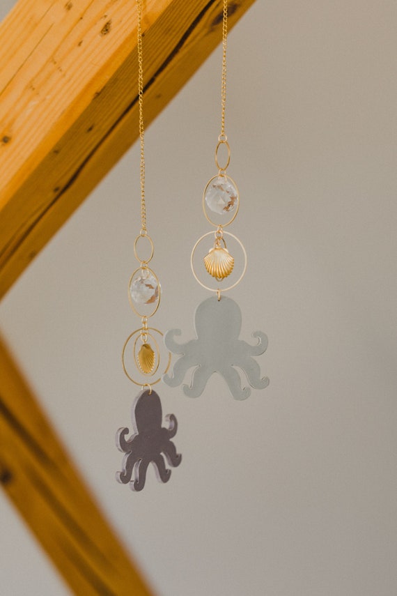 sun catcher with octopus // octopus sun catcher // polymer clay mobile // brass wall hanging // glas crystal rainbow // light catcher