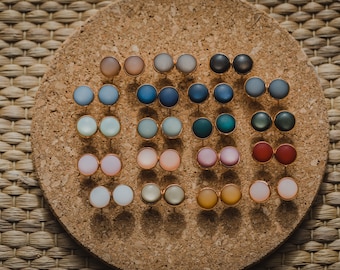 Runde Ohrringe mit Roségoldfassung und bunten Cabochon-Steinen  | 12 mm Ohrstecker