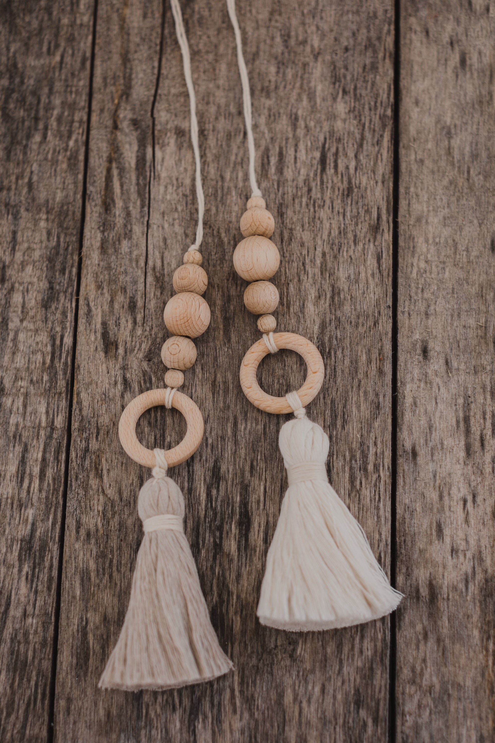 Anhänger mit Holzperlen und Baumwollquaste, Holzperlen, Quaste