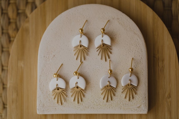 weiße Polymer Clay Ohrringe mit Blattgold // weiße Boho Ohrringe //  weiße Ohrringe  //  Ohrringe mit Blattgold // Hochzeit Ohrrringe