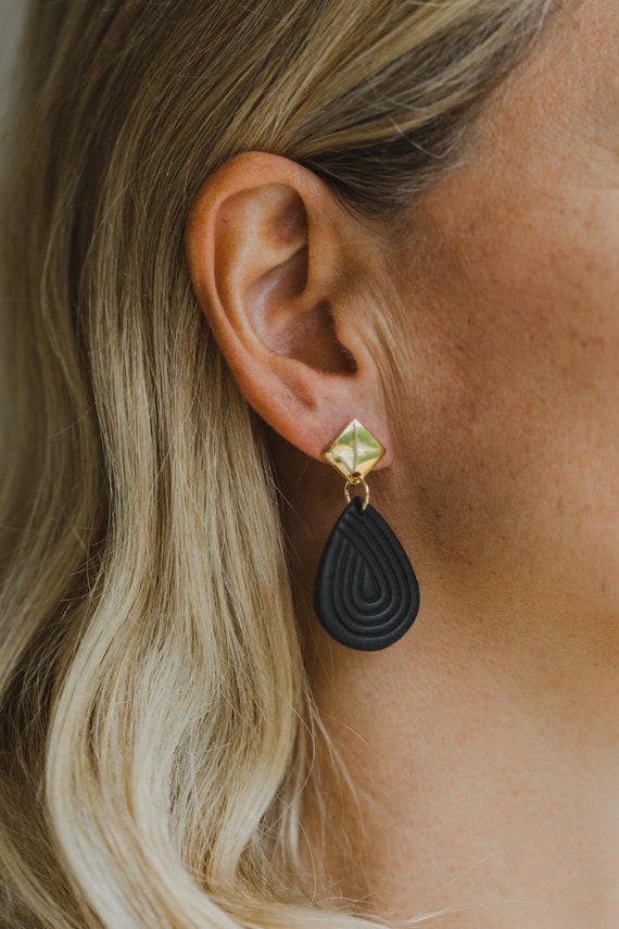 große schwarze Tropfen Ohrringe aus Polymer Ton // Polymer Ton Ohrringe in Tropfenform // große schwarze Boho Ohrringe // schwarze Ohrringe
