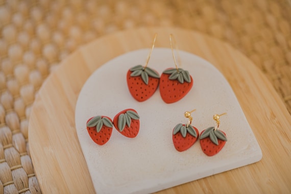 rote Polymer Clay Ohrringe  // Erdbeere Ohrringe //  rote Erdbeer Ohrringe // Strawberry Earrings // Polymer Clay Ohrringe // Rote Ohrringe