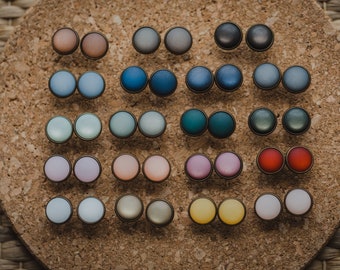 Runde bunte Bronze Ohrringe in Bronzefassung | 12 mm Ohrstecker