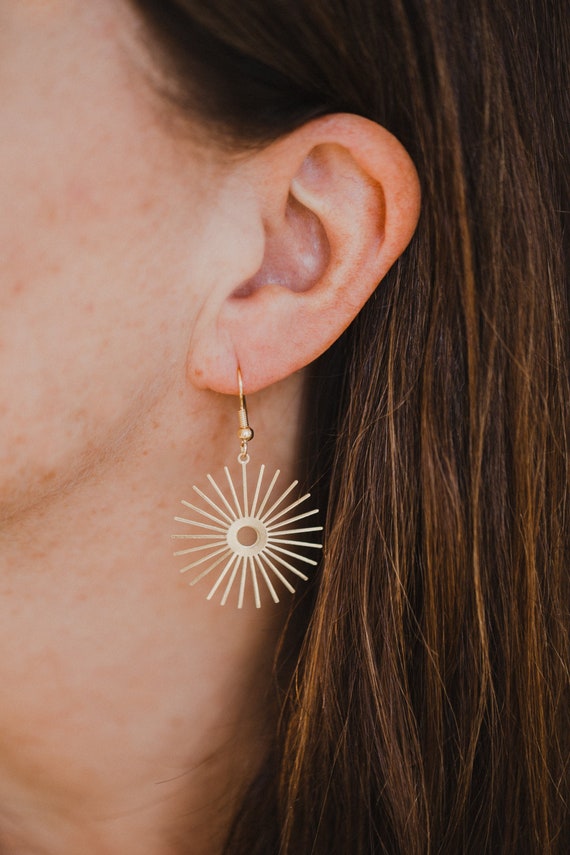 golden sun brass earings // leightweight earrings // golden sun earring // minimalistic earrings // golden brass earrings // dangle earrings