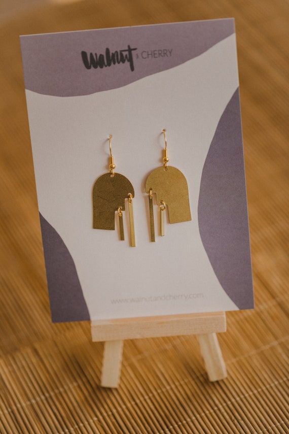 golden brass earings // leightweight earrings // golden arch earring // minimalistic earrings // golden brass earrings