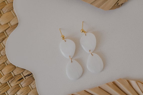 weiße ovale transparente Ohrringe // weiße Polymer Clay Ohrringe // weiße glänzende Ohrringe // weiße Ohrringe // Hochzeit Ohrringe