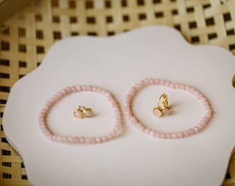 Schmuckset Perlenarmband & Ohrringe // Schmuckset mit Rosenquarz Perlen in Rosé // Geschenke Set mit Schmuck // Edelsteinschmuck