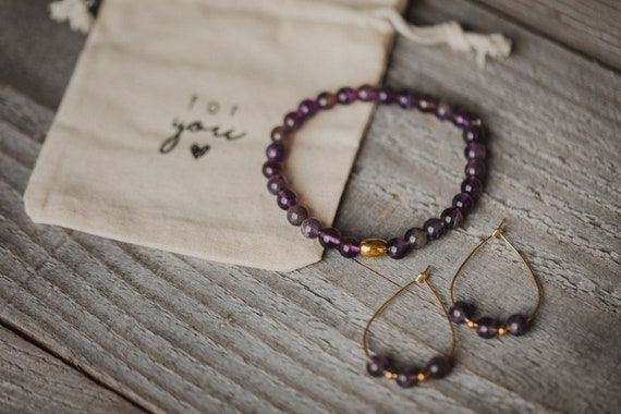 Schmuckset Perlenarmband & goldene Creolen // Schmuckset mit lila Amethyst Perlen // Geschenke Set mit Schmuck // Geschenkidee