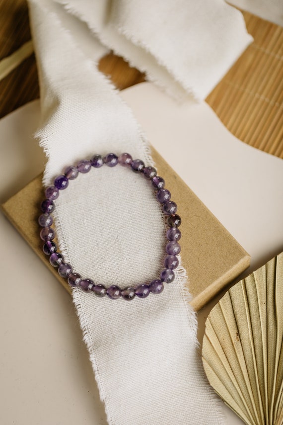 lila Amethyst Perlenarmband // lila Amethyst Edelstein Armband // Edelstein Armband Amethyst // lila Amethyst Armband Edelstein