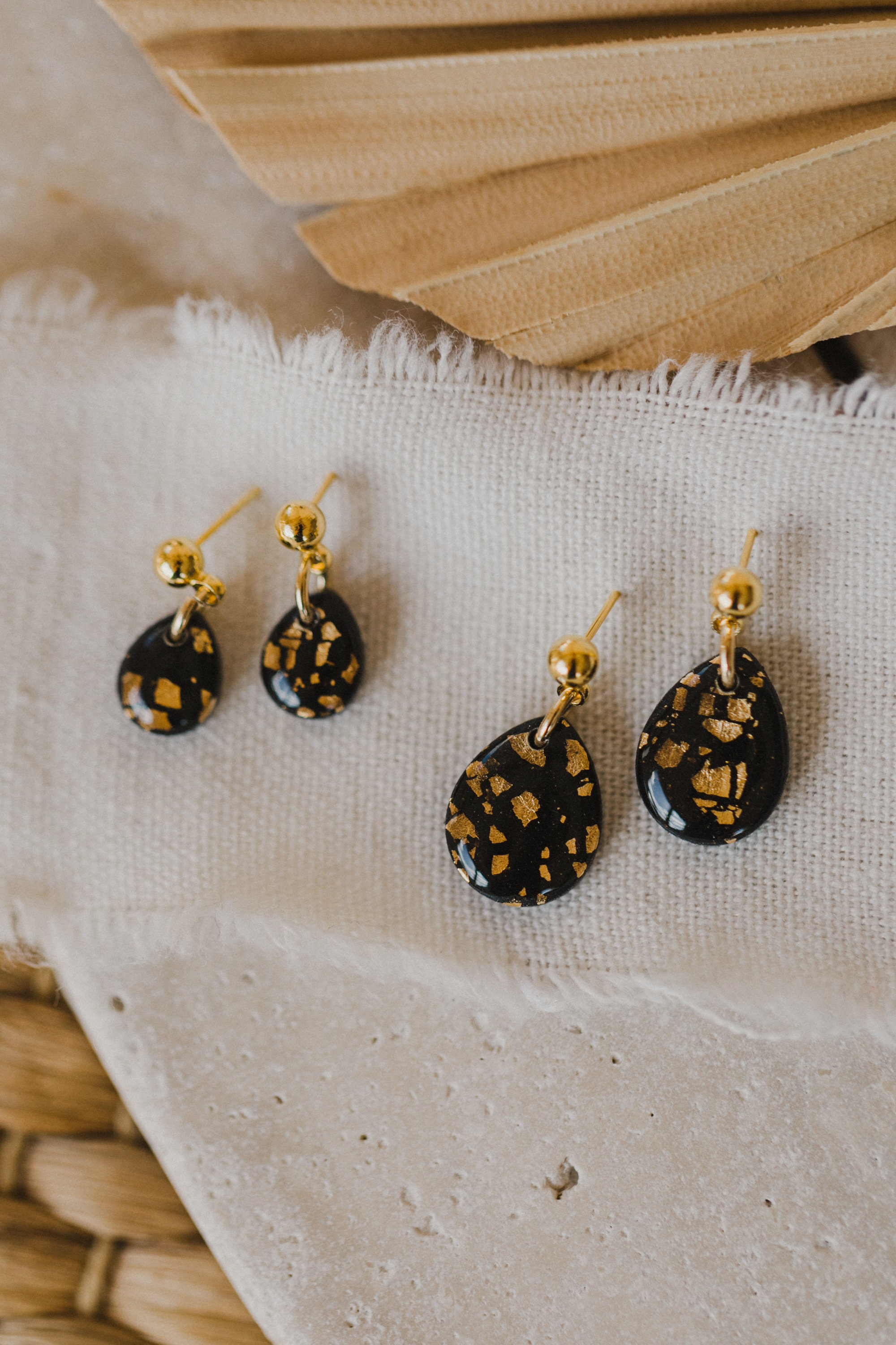 Teardrop black earrings sale