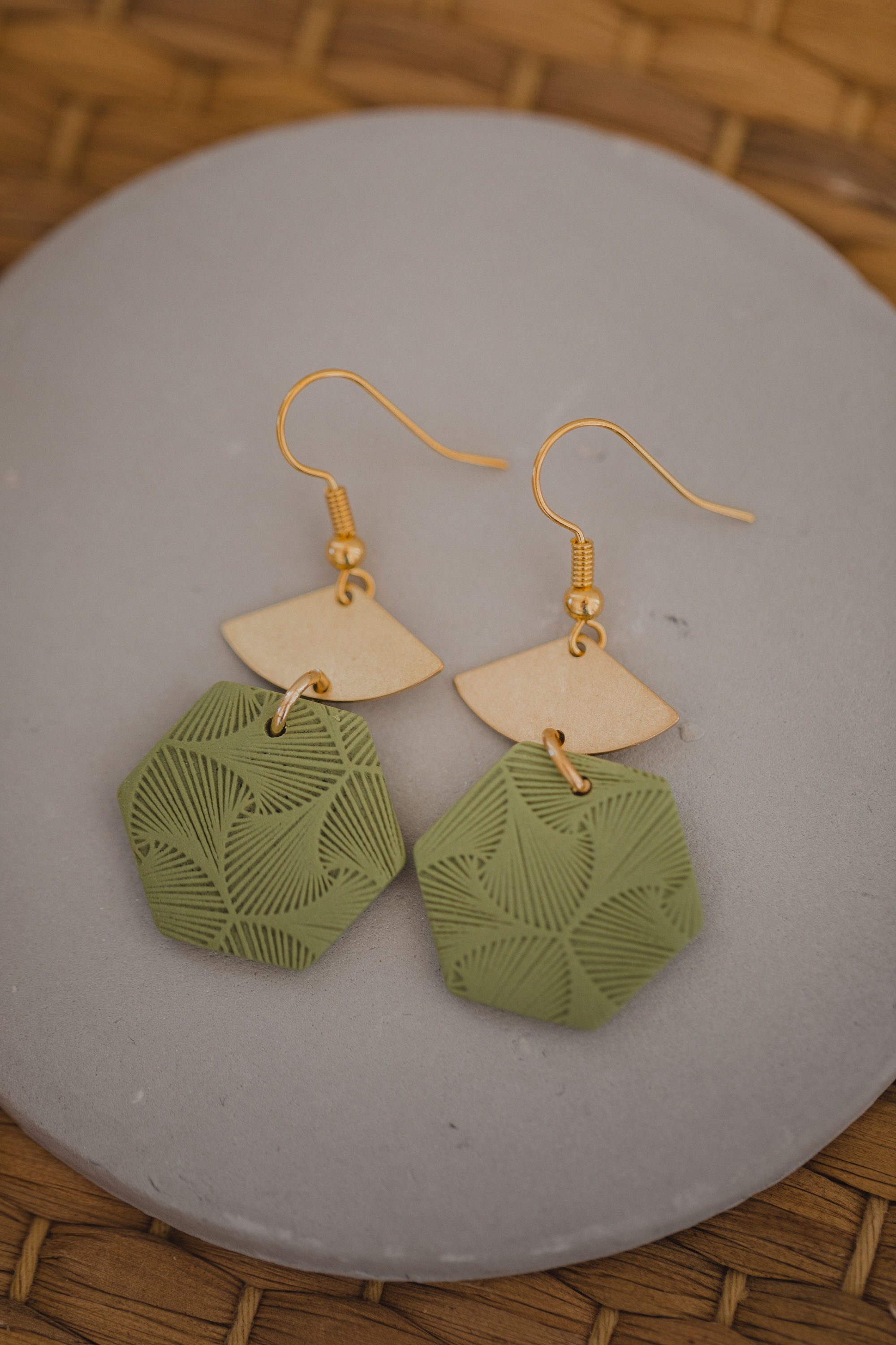 Polymer Clay Ohrringe, gemustert, Ohrringe, Clay Ohrringe, handgefertigt, Olivgrün, Grün