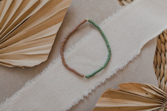 feines Perlen Armband zweifarbig // grün rosa Perlenarmband // zweifarbiges Armband // kleines Geschenk // 925 Sterling Silber