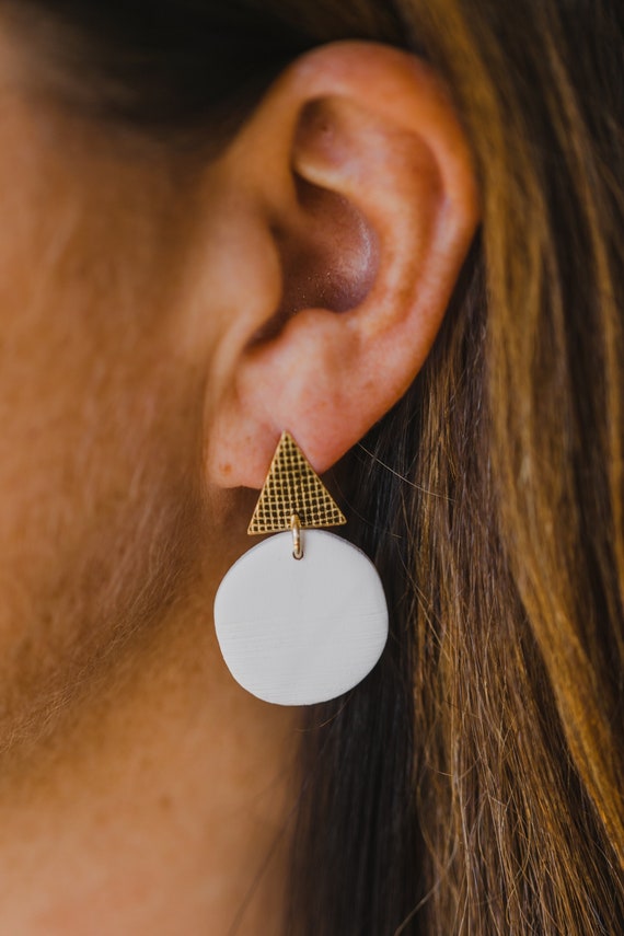 runde weiße Ohrringe aus Polymer Ton // White Summer Collection // leichte runde weiße Ohrringe // Hochzeitsschmuck // Brautohrringe