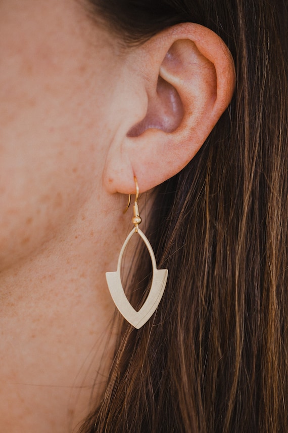 golden brass earings // leightweight earrings // golden geometric earring // minimalistic earrings // golden brass earrings