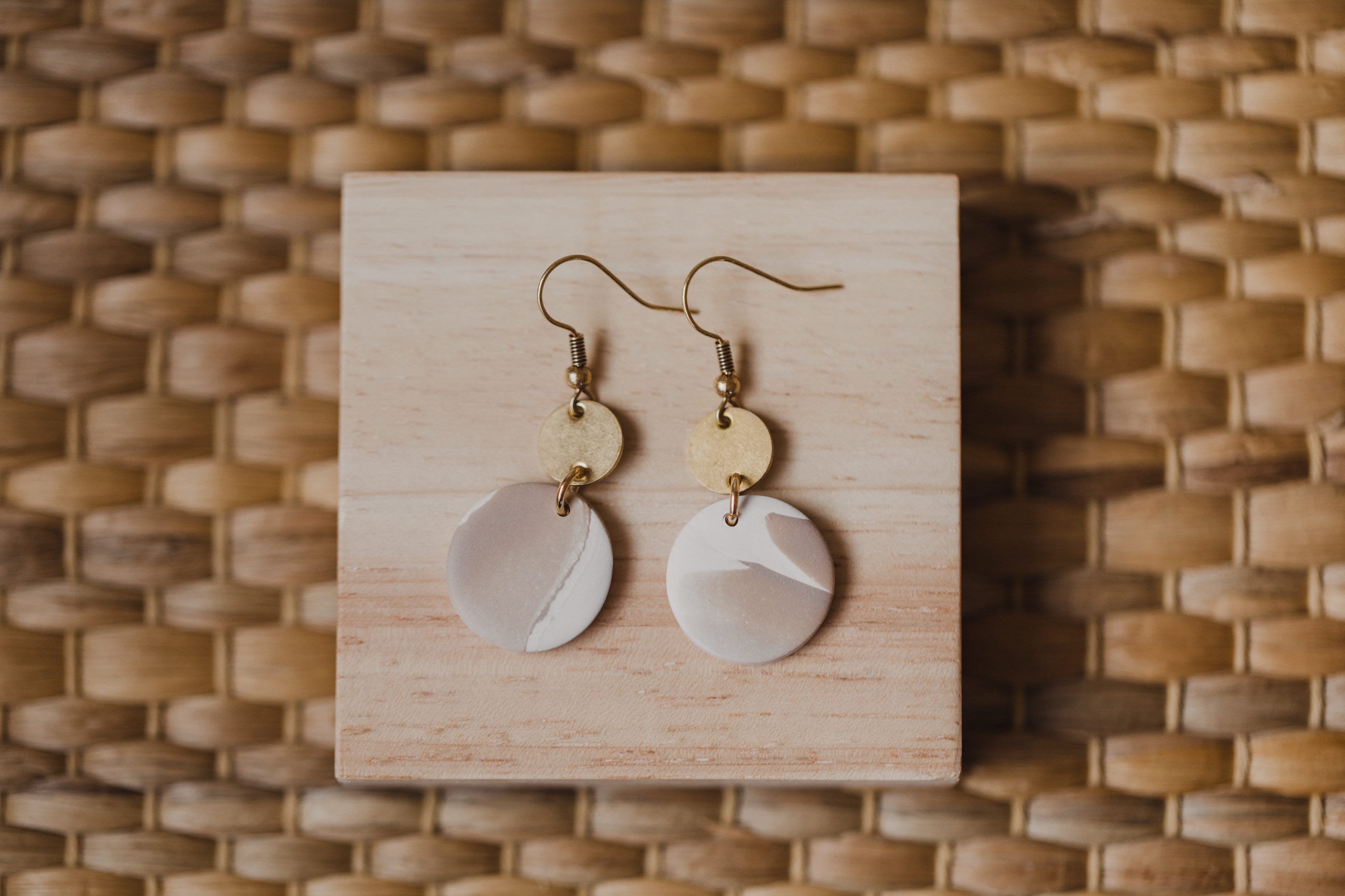 Polymer Clay Ohrringe, Ohrhänger, Ohrringe, Clay Ohrringe, Ton Ohrringe, Messing, creme