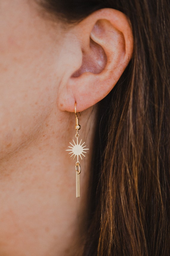 small golden sun brass earings // leightweight earrings // sun earring // minimalistic earrings // golden brass earrings // dangle earrings