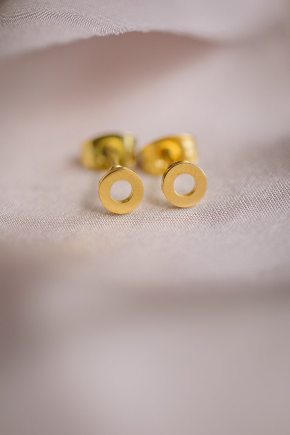 Mini-Ohrstecker Kreis in Gold // Edelstahl Ohrringe kleiner Kreis // 5 mm Runde Ohrringe // Runde Ohrringe mit dickem Rand // Minimalistisch