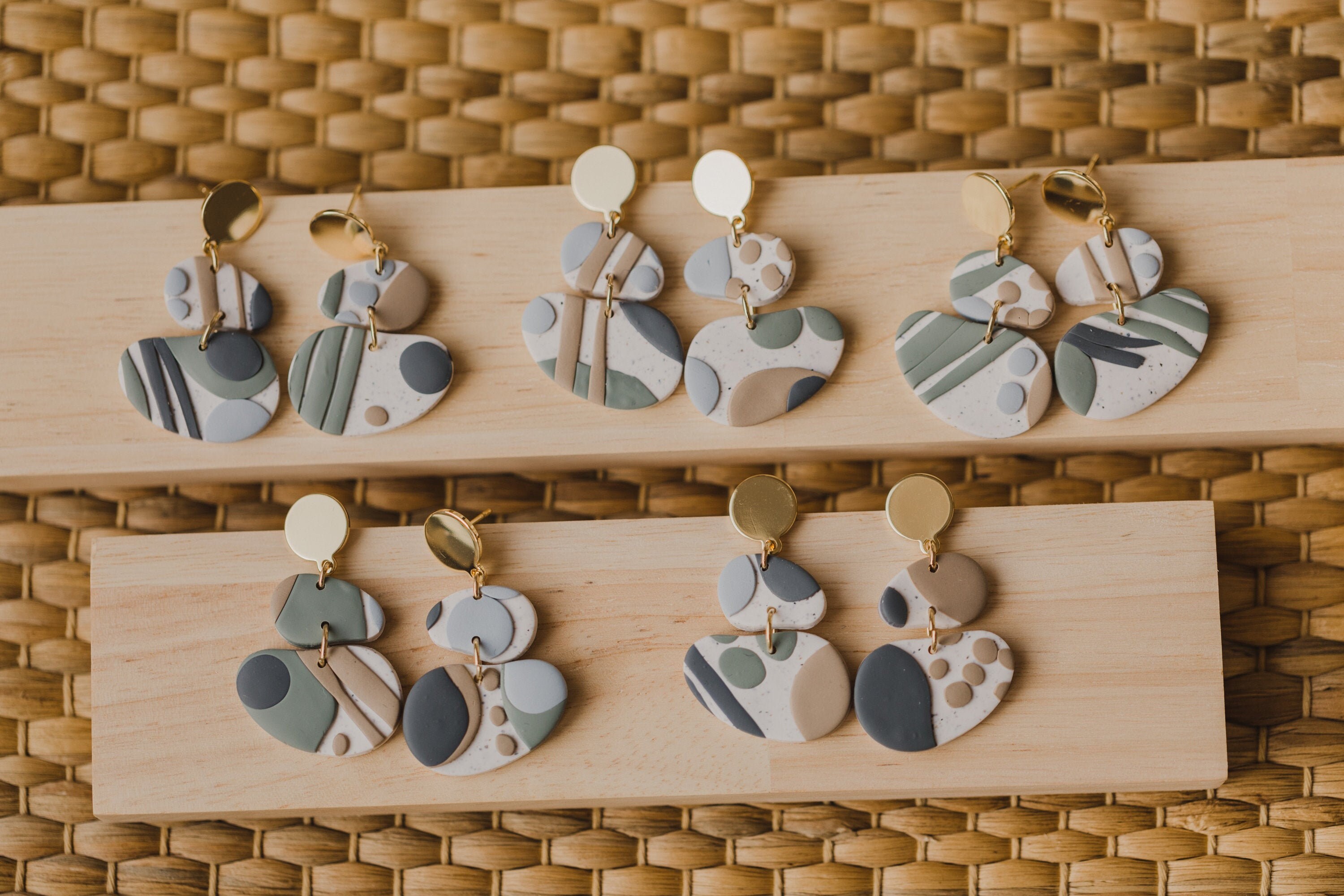 Polymer Clay Ohrringe, Polymer Ton, Ohrringe, Ton Ohrringe, Goldfarben, weiß, beige, dunkelgrau