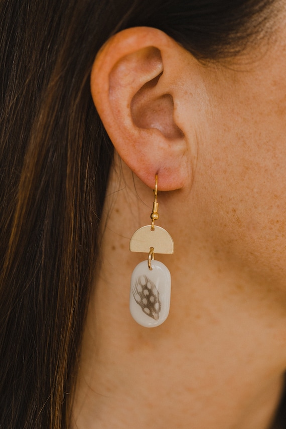 white Polymer Earring // Boho Clay Earring // Feather Earring // lightweight earrings // clay earrings // guinea fowl feather // white