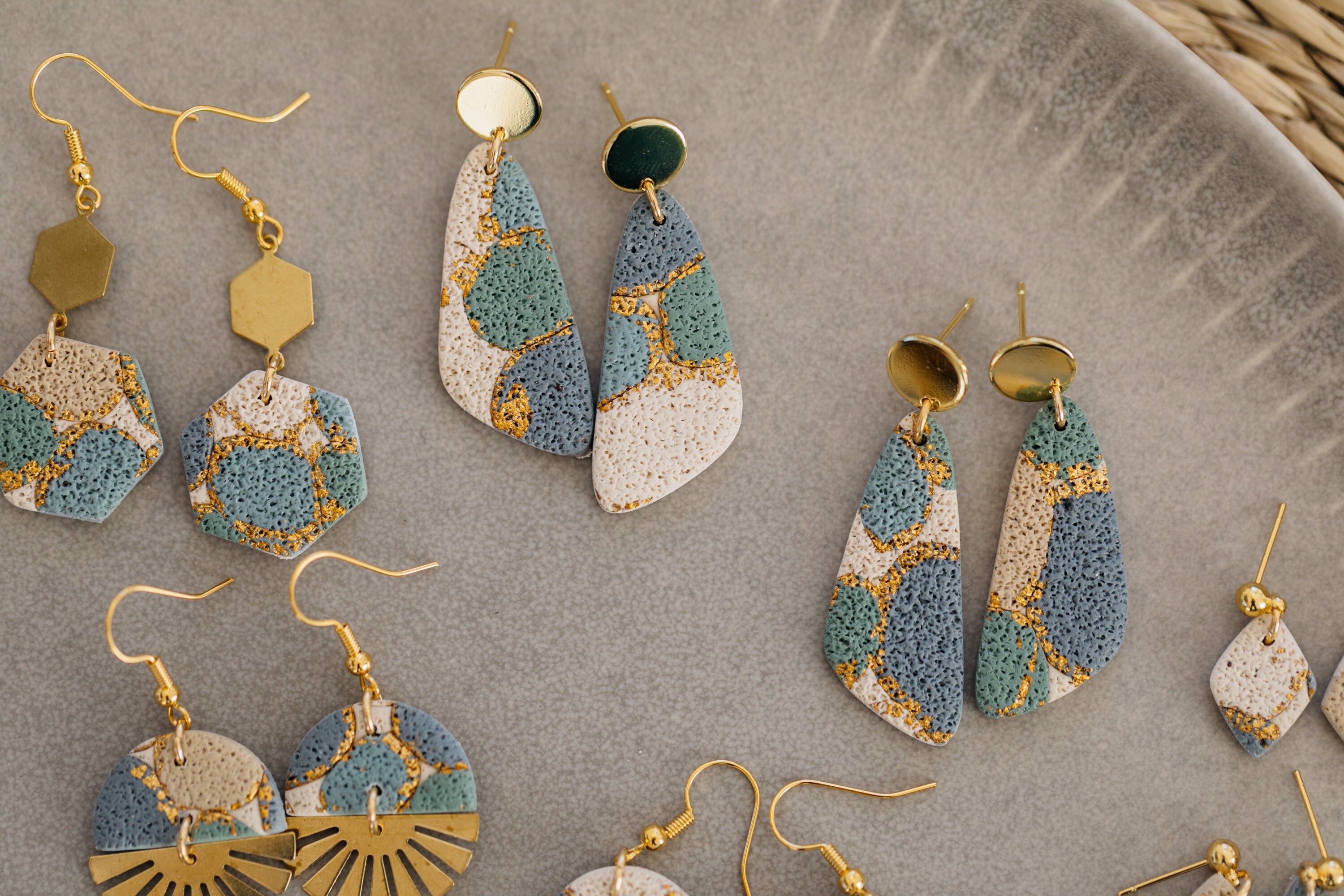 Polymer Clay Ohrringe, Ohrringe, Gold, Blattgold, Clay Ohrringe, Ton Ohrringe, Blau, Grün, Creme