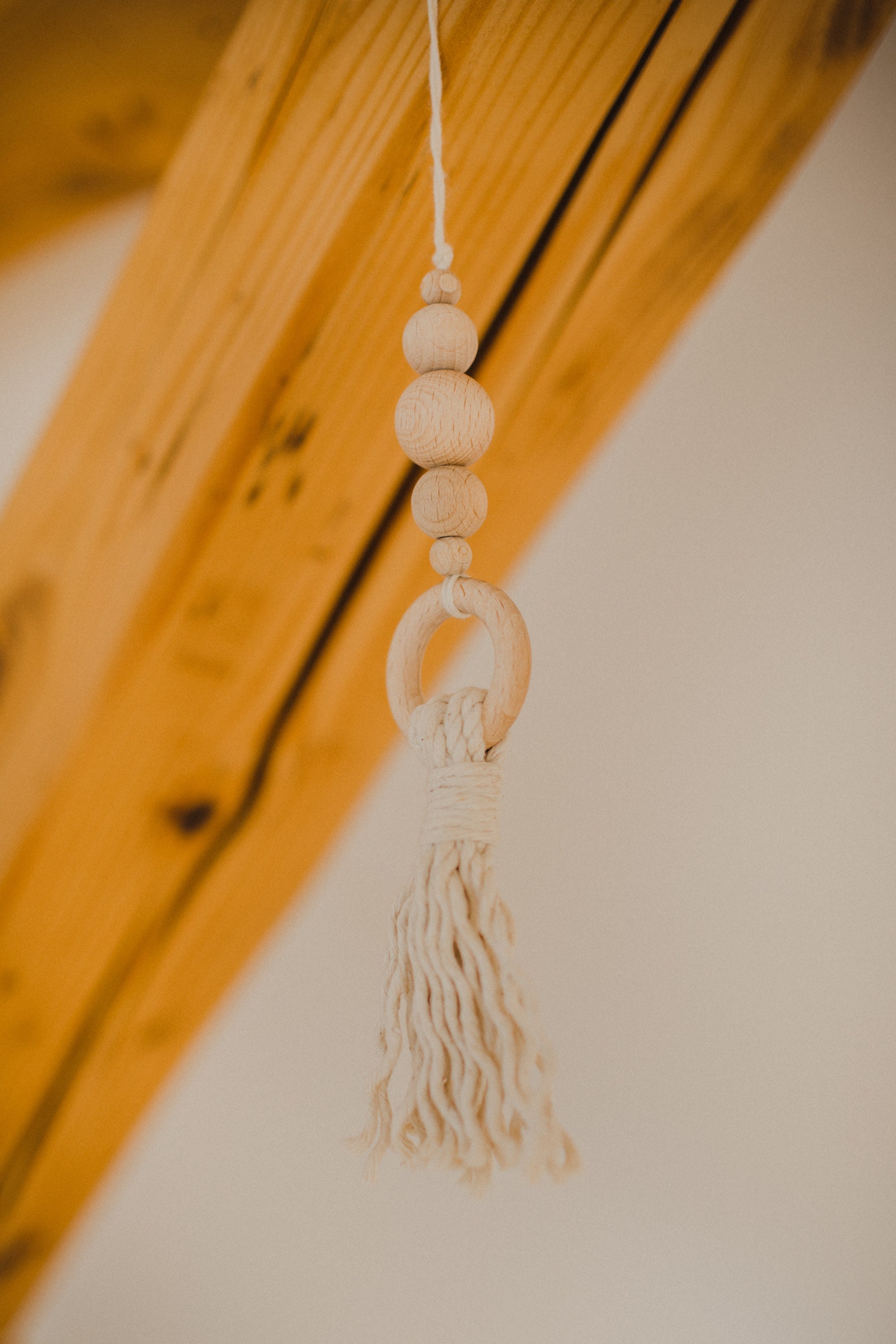 Anhänger mit Holzperlen und Baumwollquaste, Holzperlen, Quaste